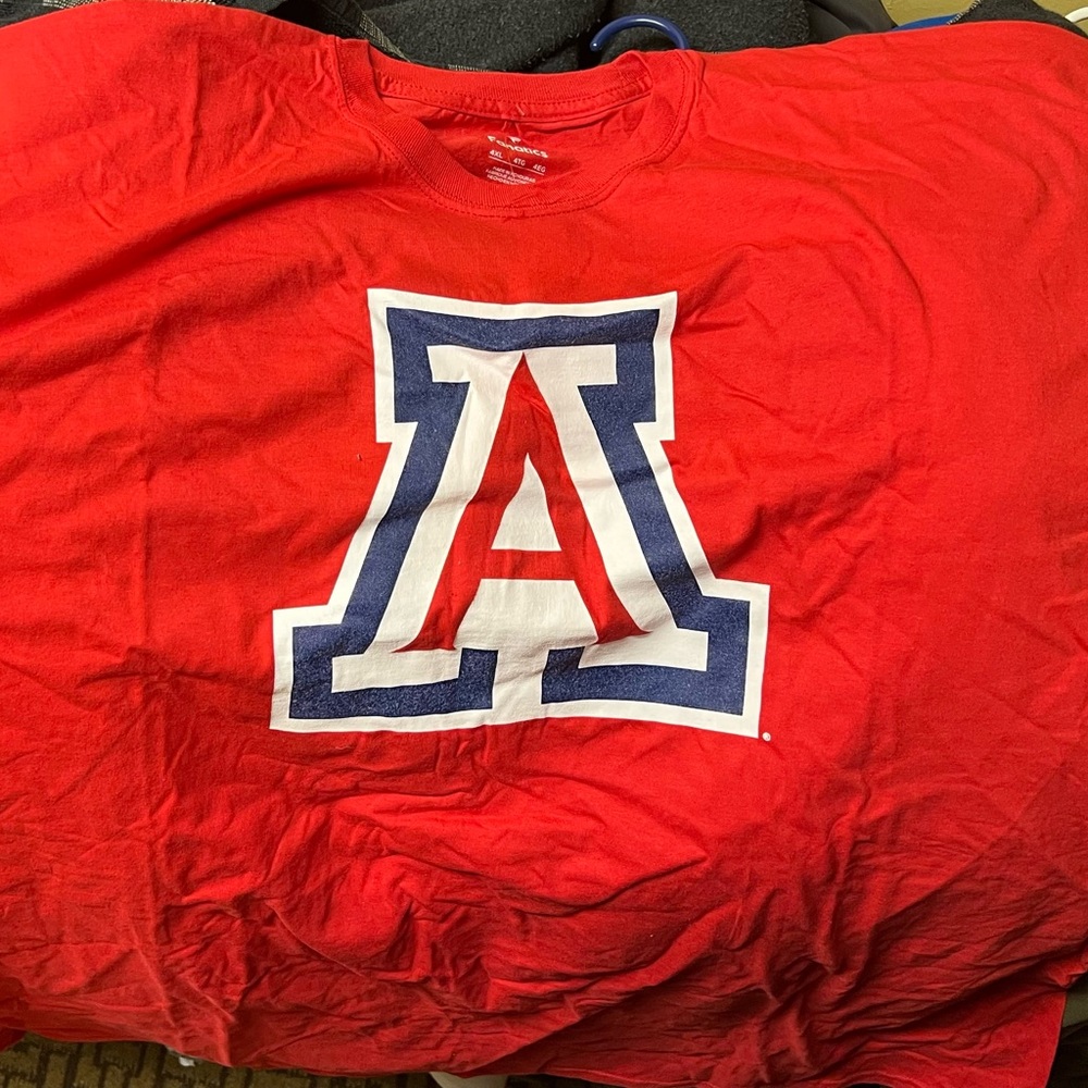 Red University of Arizona T-Shirt Size 4XL!!! New with tags!!!